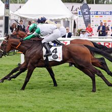 06.07.2025, Hamburg, Hansestadt-Hamburg, GER - Hamburg, Hochkoenig mit Nina Baltromei gewinnt das IDEE 156. Deutsche Derby. Galopprennbahn Hamburg-Horn.  | © Sabine Brose / Galoppfoto.de